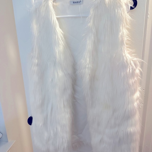 Jackets & Blazers - White faux fur vest